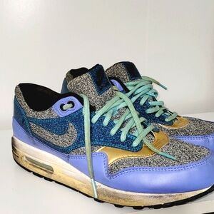 NIKE Air Max Sneakers